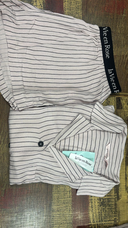 Collar neck with black stripes short set