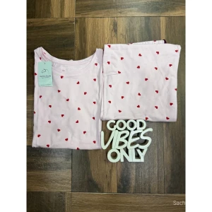 Women Heart Print Cotton Hosiery Night Suit Set - Pink T-Shirt & Pajama Sleepwear